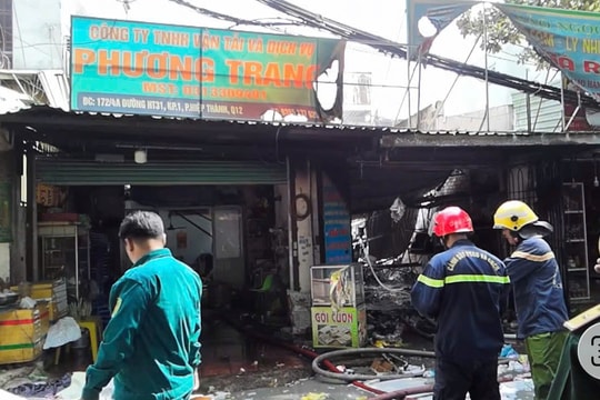 Cháy cửa hàng nhựa, nhiều tài sản bị thiêu rụi