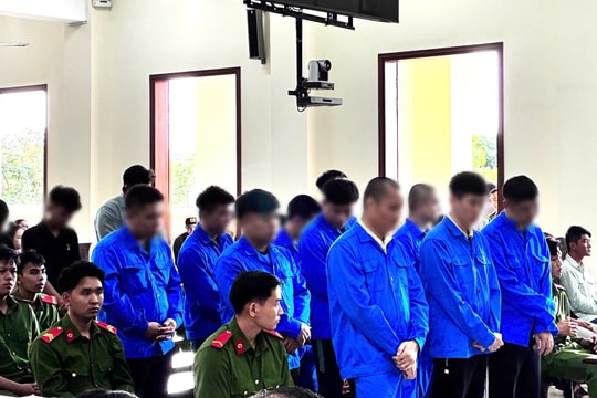 Mang dao đi đòi nợ, 14 bị cáo lĩnh án tù