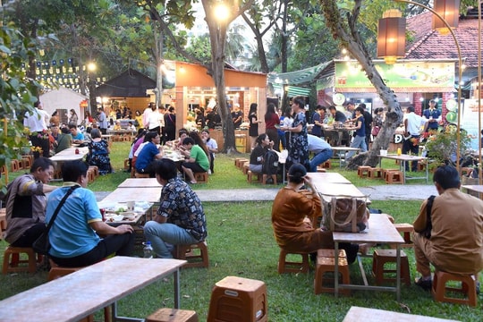 Biển người khuấy động lễ hội ẩm thực số 1 châu Á
