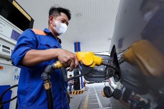 Chính phủ quyết định giảm một loạt thuế với xăng dầu
