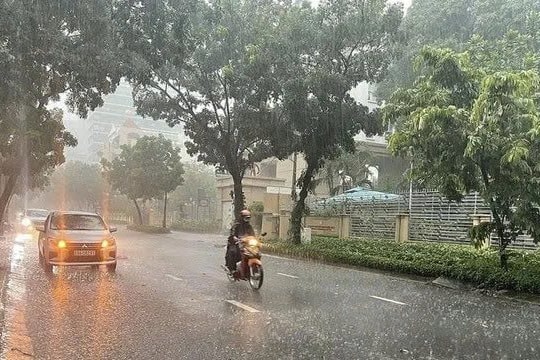 Thời tiết ngày 22/4: Cả nước nắng nóng gay gắt, miền Bắc đón mưa dông giải nhiệt từ đêm nay