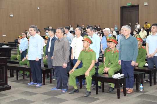 Những hình ảnh trong phiên tòa xét xử cựu Thứ trưởng Bộ NN&PTNN