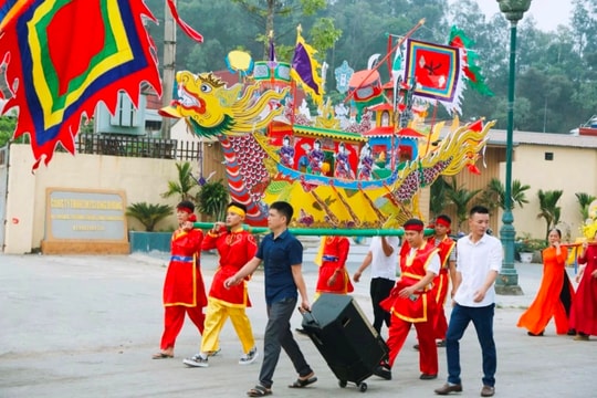Rộn ràng tiếng trống hội Cầu an - Cầu ngư bên bờ biển Hải Tiến
