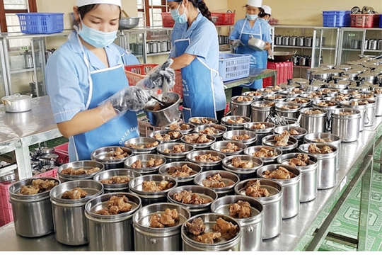 Hà Nội siết an toàn bữa ăn bán trú: Rà soát toàn bộ nguồn cung thực phẩm trường học