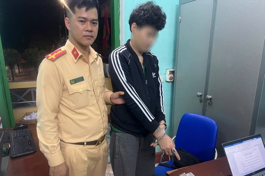 Phát hiện đối tượng tàng trữ trái phép chất ma túy qua tuần tra giao thông