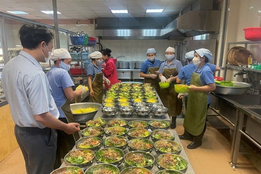 Bộ Y tế yêu cầu siết an toàn thực phẩm tại bếp ăn tập thể, trường học