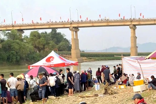 Tìm thấy thi thể người phụ nữ bỏ lại ô tô trên cầu