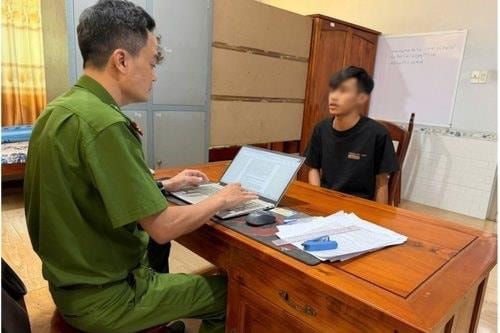 Giả vờ mua vàng để cướp giật dây chuyền