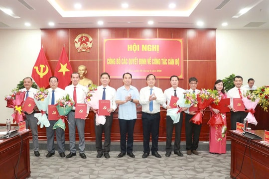Cà Mau công bố các quyết định về công tác cán bộ
