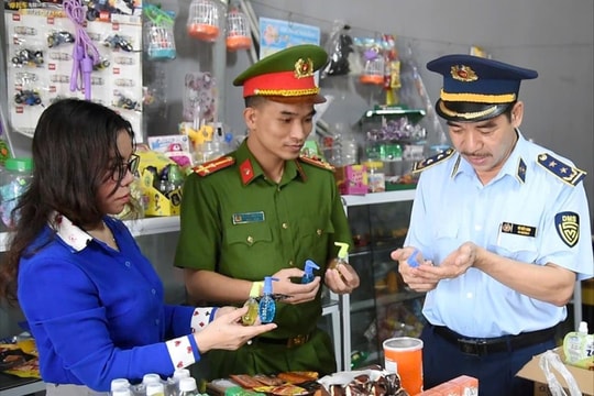 Hà Tĩnh ngăn chặn hàng 'bẩn' trước cổng trường học