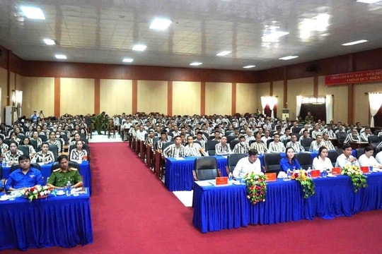 Tuyên truyền phổ biến giáo dục pháp luật cho 200 phạm nhân tại Trại giam Cái Tàu