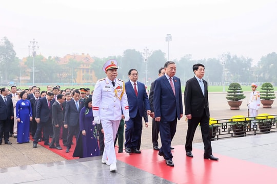 Lãnh đạo Đảng, Nhà nước và các đại biểu Quốc hội vào Lăng viếng Chủ tịch Hồ Chí Minh