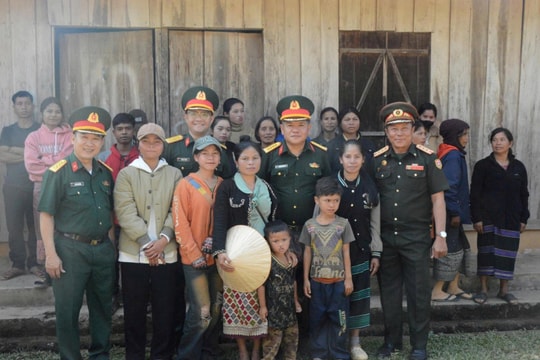 Ấm áp nghĩa tình Bunpimay nơi biên giới Việt – Lào