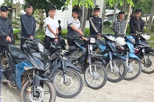 Phạt nhóm thiếu niên vi phạm giao thông