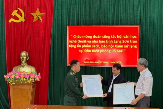 Gửi lại biên cương những lời ca