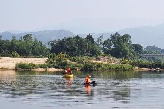 Người đàn ông mất tích trên sông Cái