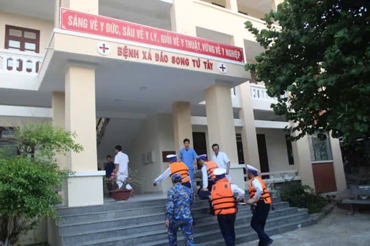 Ngư dân bị đột quỵ được cấp cứu kịp thời ở Trường Sa