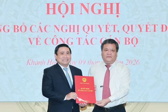Khánh Hòa công bố các quyết định về công tác cán bộ