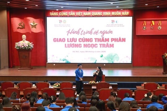 Khơi dậy lý tưởng nghề nghiệp qua hành trình về nguồn tại TANDTC