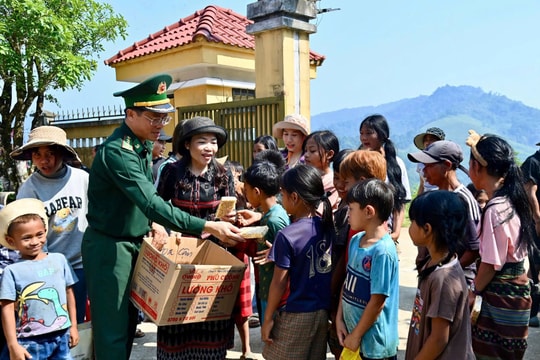 Nhiều hoạt động thiết thực, thắt chặt tình hữu nghị Việt - Lào