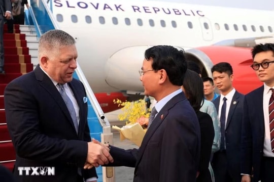 Thủ tướng Cộng hòa Slovakia đến Hà Nội, bắt đầu thăm chính thức Việt Nam