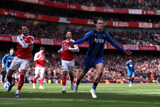 Arsenal thua sốc Bournemouth, cuộc đua vô địch Premier League nóng trở lại