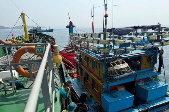 Hải đội Dân quân thường trực kịp thời cứu tàu cá bị nạn trên biển