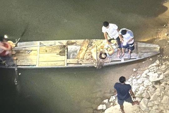 Người đàn ông lao xuống sông Lam cứu hai mẹ con trong đêm