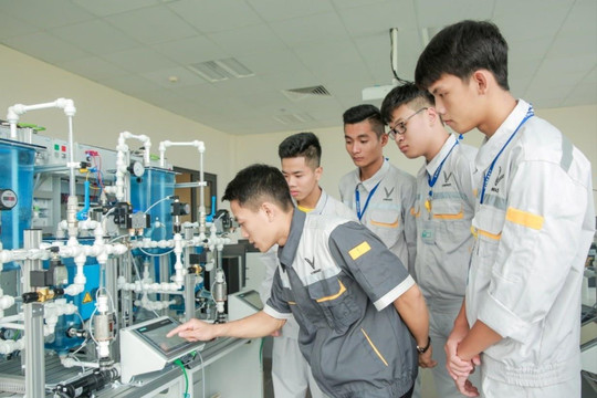Giáo viên sơ cấp lần đầu có hạng I, II theo quy định mới