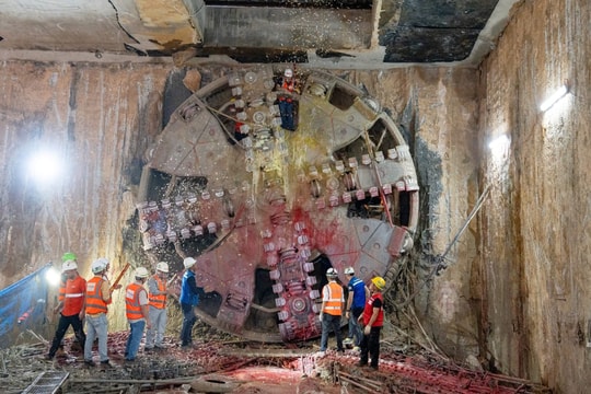 Khoảnh khắc TBM thứ 2 tiến đến Ga S12 - Ga Hà Nội