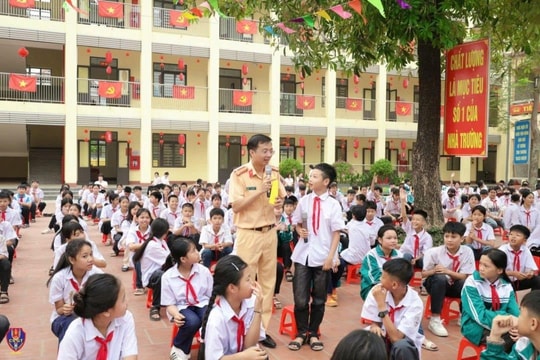 Hơn 1.000 giáo viên và học sinh được tuyên truyền pháp luật về trật tự an toàn giao thông