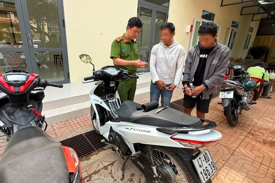 Khởi tố 2 tên trộm xe chống trả công an bằng dao, hơi cay
