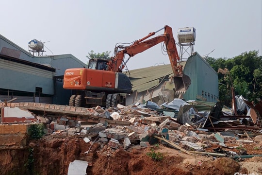 Cưỡng chế 3 hộ gia đình phục vụ Dự án Nguyễn Văn Linh