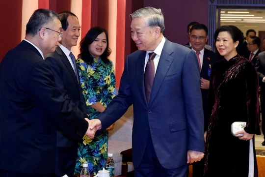 Gặp mặt thân nhân các tướng lĩnh, chuyên gia, nhân sĩ hữu nghị Việt Nam-Trung Quốc
