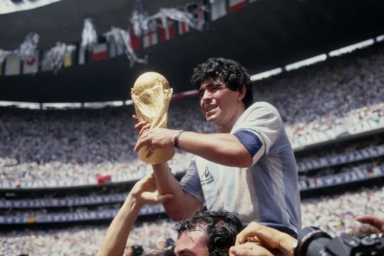 Phiên tòa mới về cái chết của Diego Maradona: 7 nhân viên y tế đối mặt án nặng