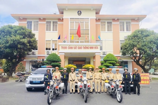 CSGT Khánh Hòa hỗ trợ đưa cháu bé nguy kịch đi cấp cứu