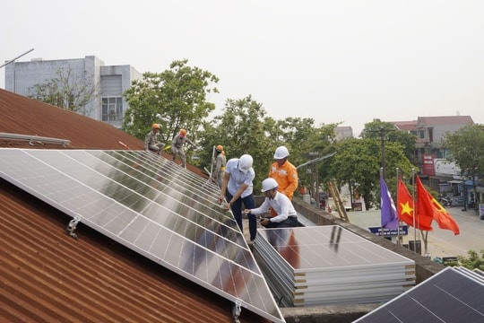 Thúc đẩy điện mặt trời mái nhà, giảm áp lực cung ứng điện mùa nắng nóng