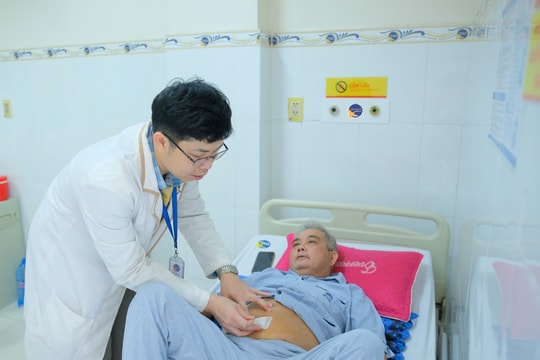 Cứu người đàn ông 55 tuổi vỡ bàng quang, rách trực tràng