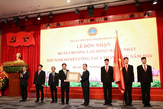 Tòa án nhân dân thành phố Hà Nội đón nhận Huân chương Lao động hạng Nhất