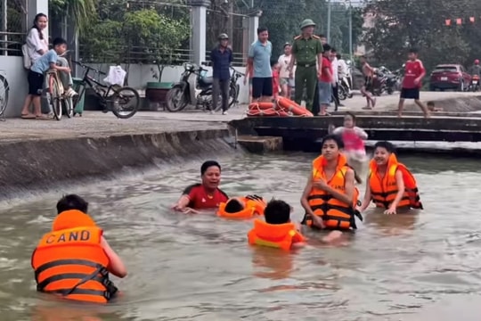 Tổ chức dạy bơi cho trẻ em, phòng chống đuối nước