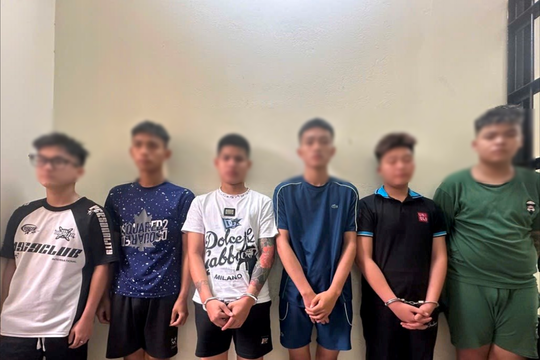 Nhóm thanh niên mang hung khí truy đuổi nhau trên đường để cướp lại xe máy