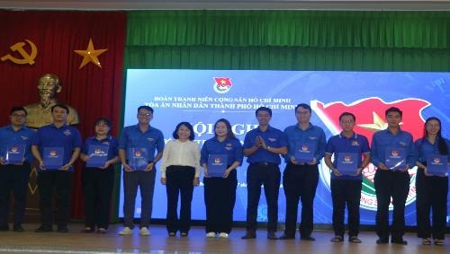 TAND TP.HCM công bố Quyết định thành lập 19 chi đoàn TAND khu vực