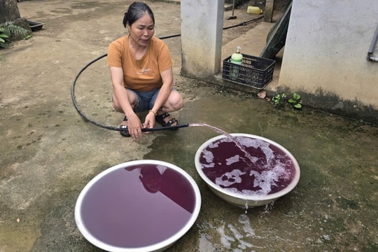 Thanh Hóa: Xác minh hiện tượng nước giếng khoan đổi màu tím, bốc mùi