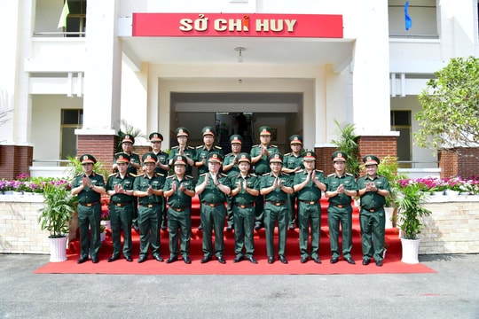 Đại tướng Nguyễn Trọng Nghĩa thăm, làm việc tại Trung đoàn 10