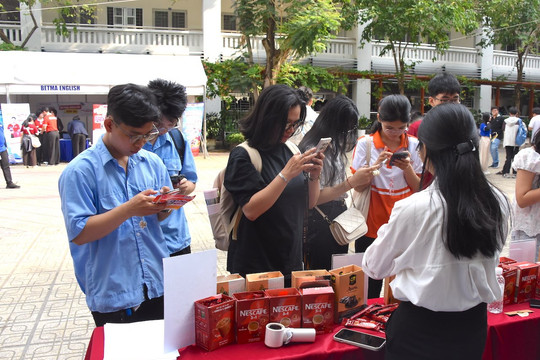 Sinh viên TP.HCM tăng tốc hội nhập