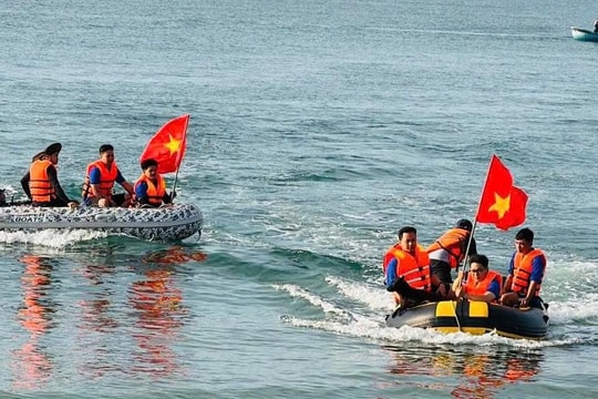 Ra mắt đội thanh niên xung kích, tăng “lá chắn mềm” bảo vệ biển