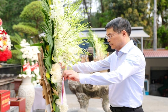 Thủ tướng Lê Minh Hưng dâng hương tại Ngã ba Đồng Lộc