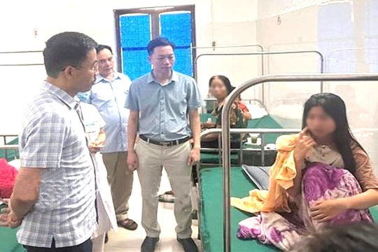 Hàng chục người phải nhập viện nghi ngộ độc thực phẩm