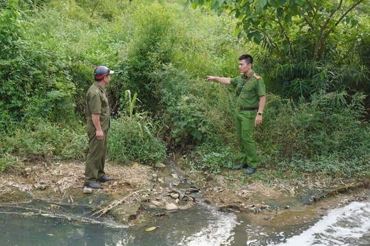 Công an vào cuộc vụ nước giếng khoan chuyển màu tím bất thường
