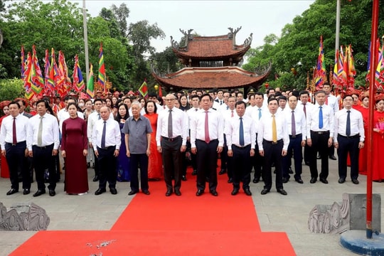 Phú Thọ: Trang nghiêm, thành kính dâng hương tưởng nhớ Đức Quốc Tổ Lạc Long Quân